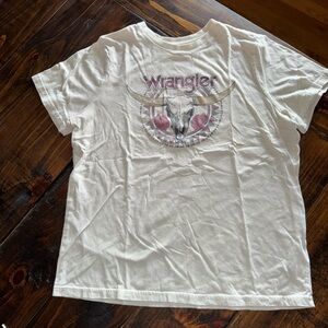 Wrangler Cream T-Shirt with Bull Skull Graphic
